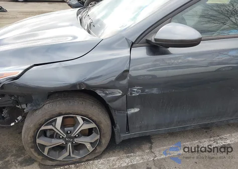 2021 Kia Forte Lxs z USA, uszkodzony, nr VIN 3KPF24AD0ME393069